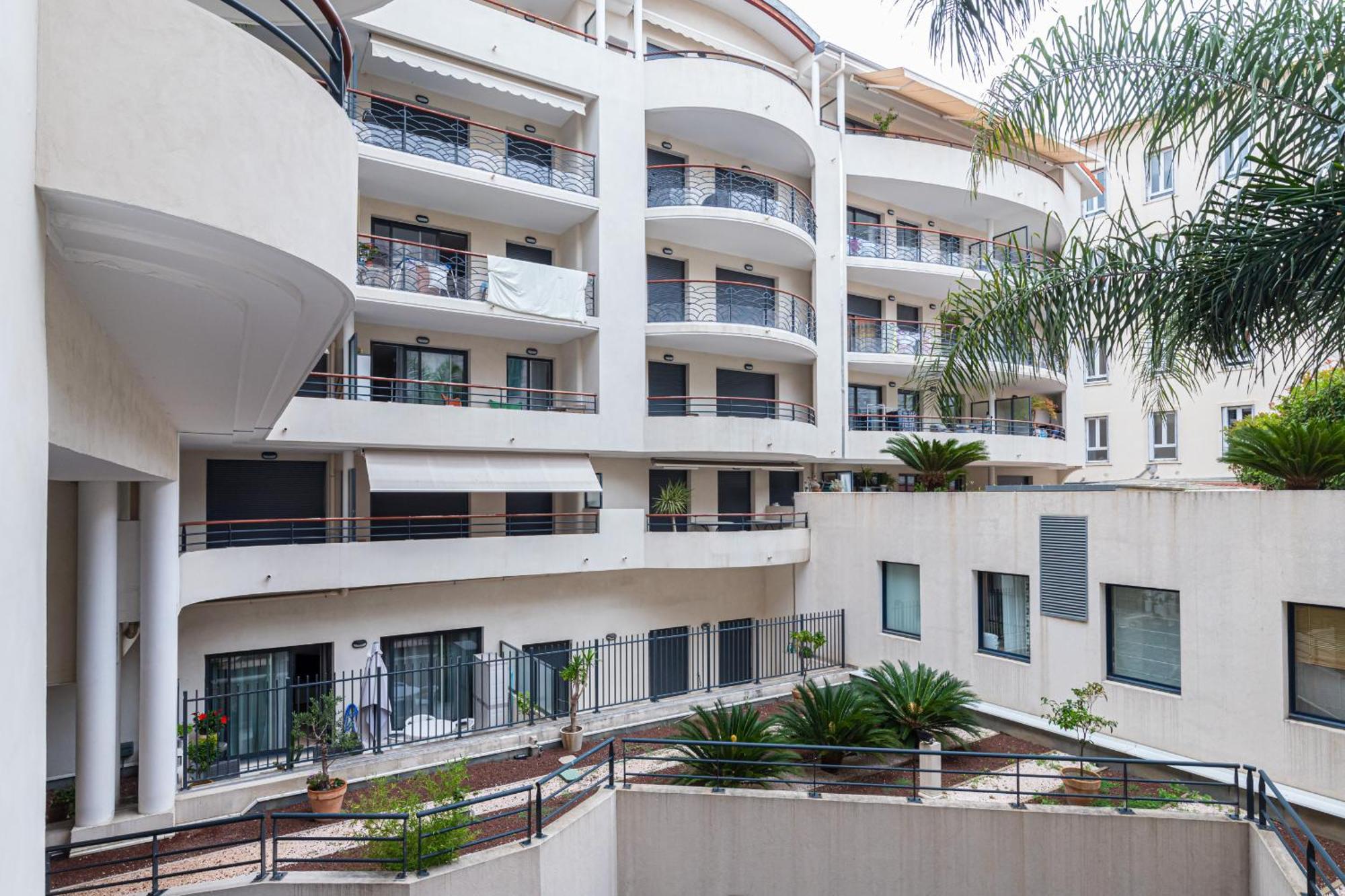 Nice 1 Bedroom Downtown Carre D'Or With Garage Bagian luar foto