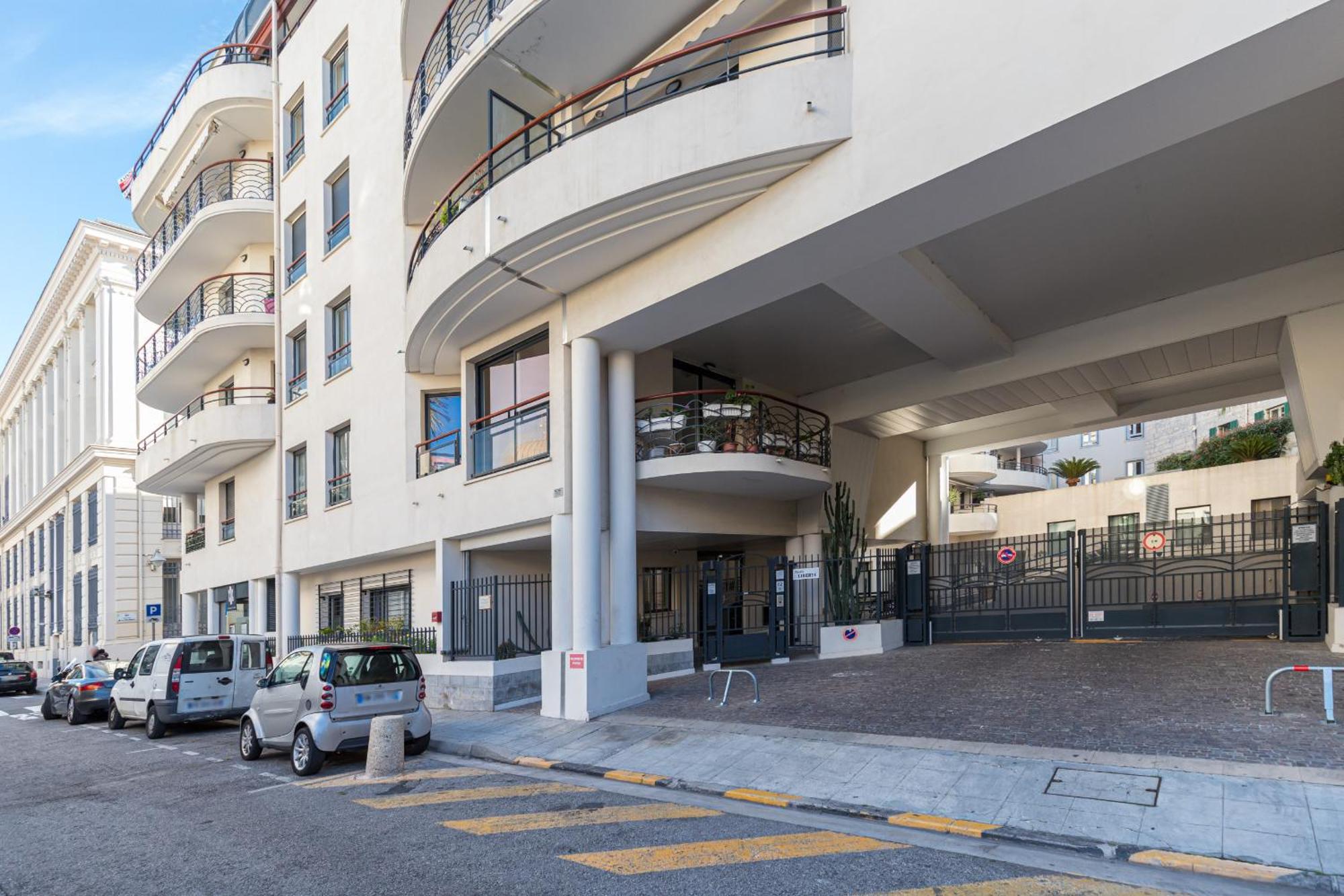 Nice 1 Bedroom Downtown Carre D'Or With Garage Bagian luar foto