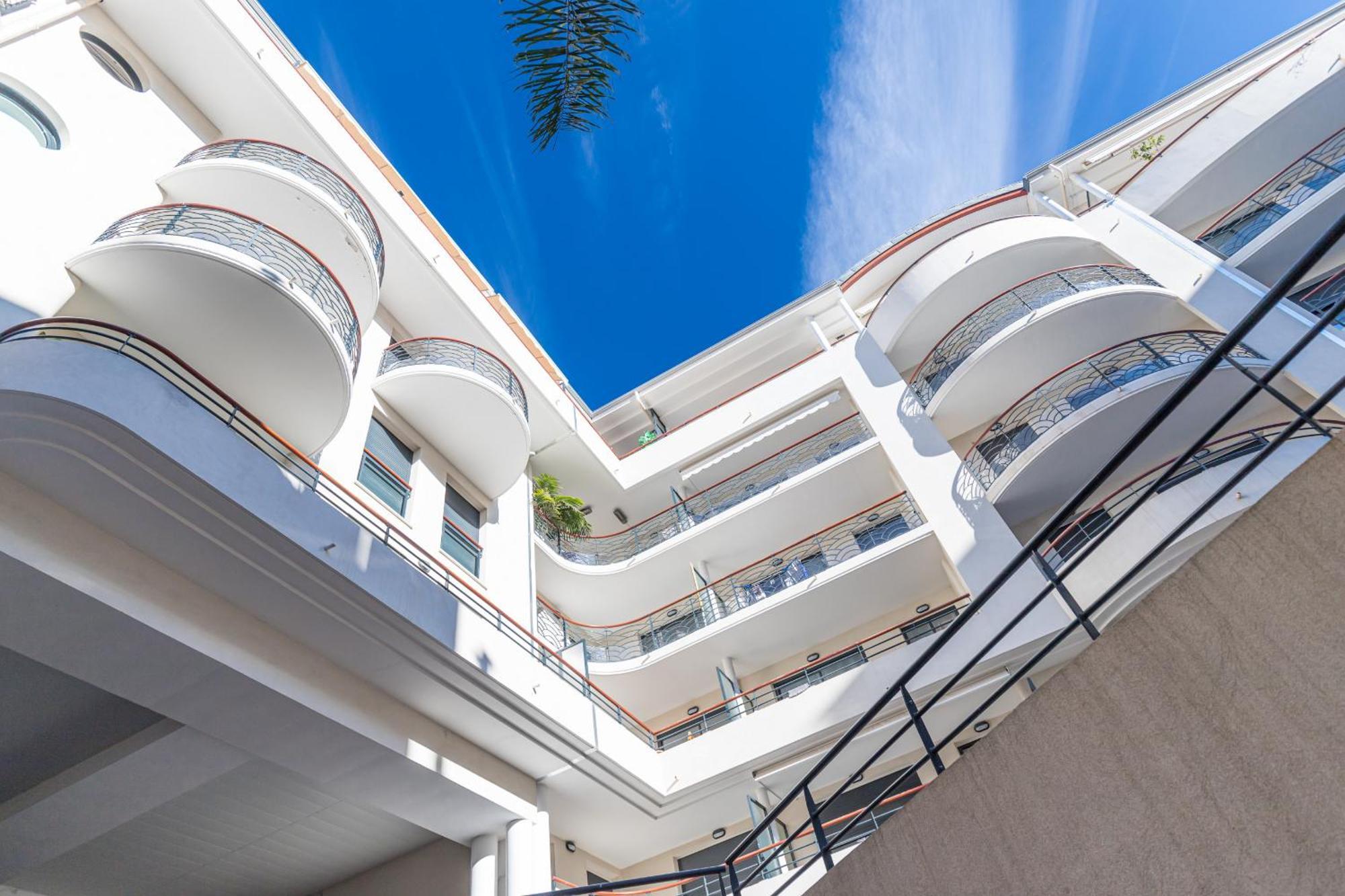 Nice 1 Bedroom Downtown Carre D'Or With Garage Bagian luar foto